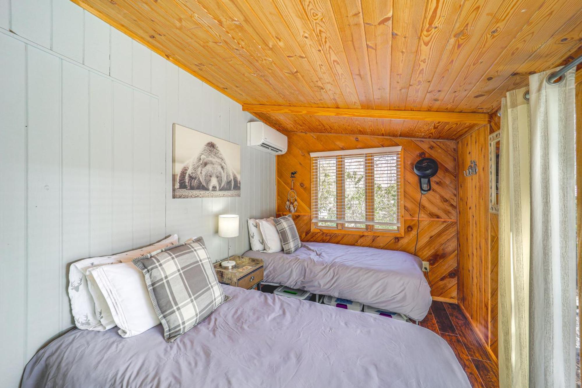 Rustic Newland Cabin With Deck By Lake And Trails! Kültér fotó